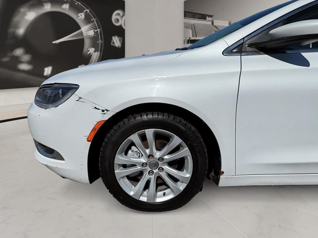 2015 Chrysler 200 in Quebec, Quebec - 8 - w1024h768px