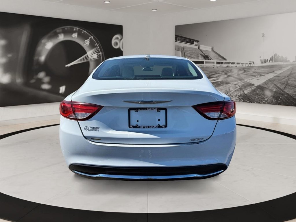 2015 Chrysler 200 in Quebec, Quebec - 6 - w1024h768px