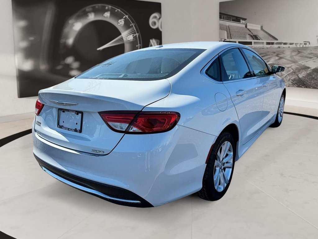 2015 Chrysler 200 in Quebec, Quebec - 5 - w1024h768px