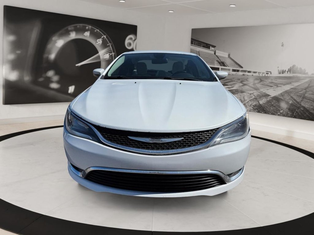 2015 Chrysler 200 in Quebec, Quebec - 2 - w1024h768px