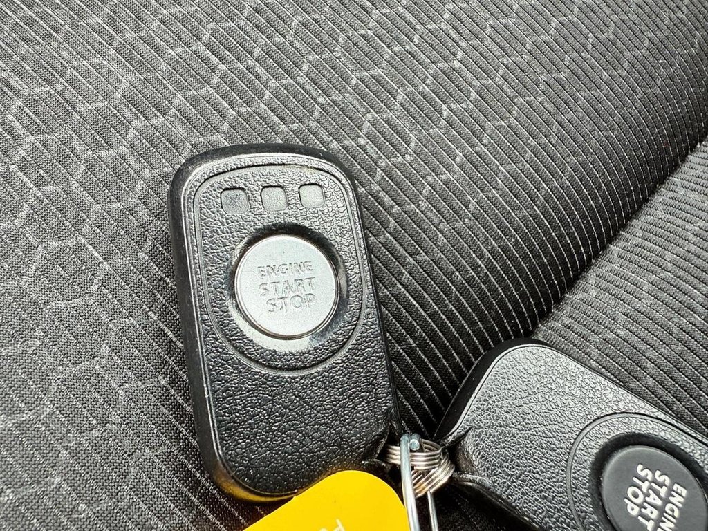 2017 Hyundai Elantra in Quebec, Quebec - 19 - w1024h768px