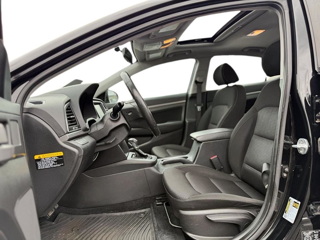 2017 Hyundai Elantra in Quebec, Quebec - 10 - w1024h768px
