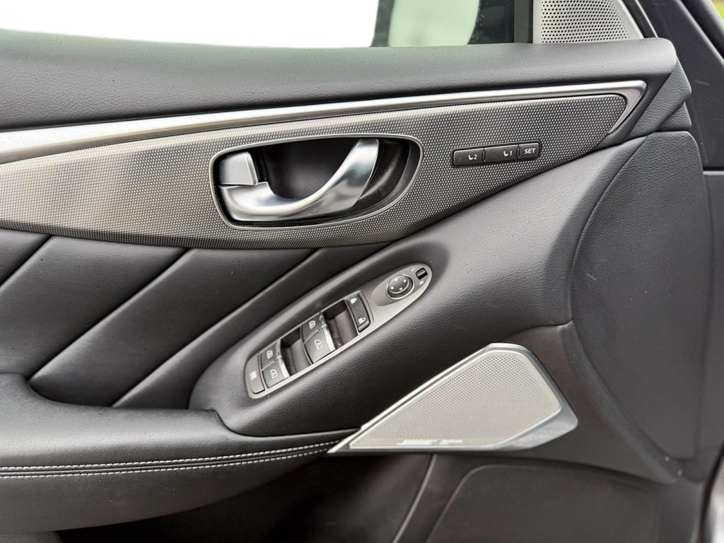 2017 Infiniti Q50 in Quebec, Quebec - 9 - w1024h768px