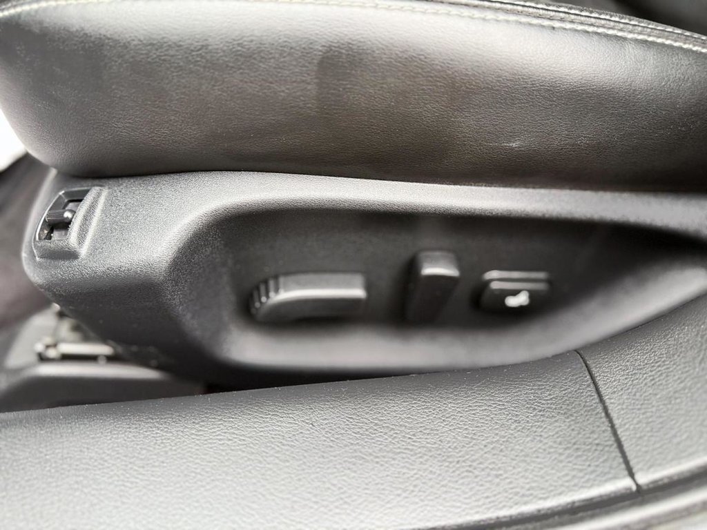 2017 Infiniti Q50 in Quebec, Quebec - 14 - w1024h768px