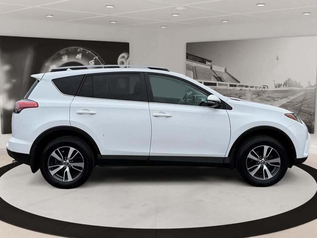 Toyota RAV4  2017 à Québec, Québec - 4 - w1024h768px