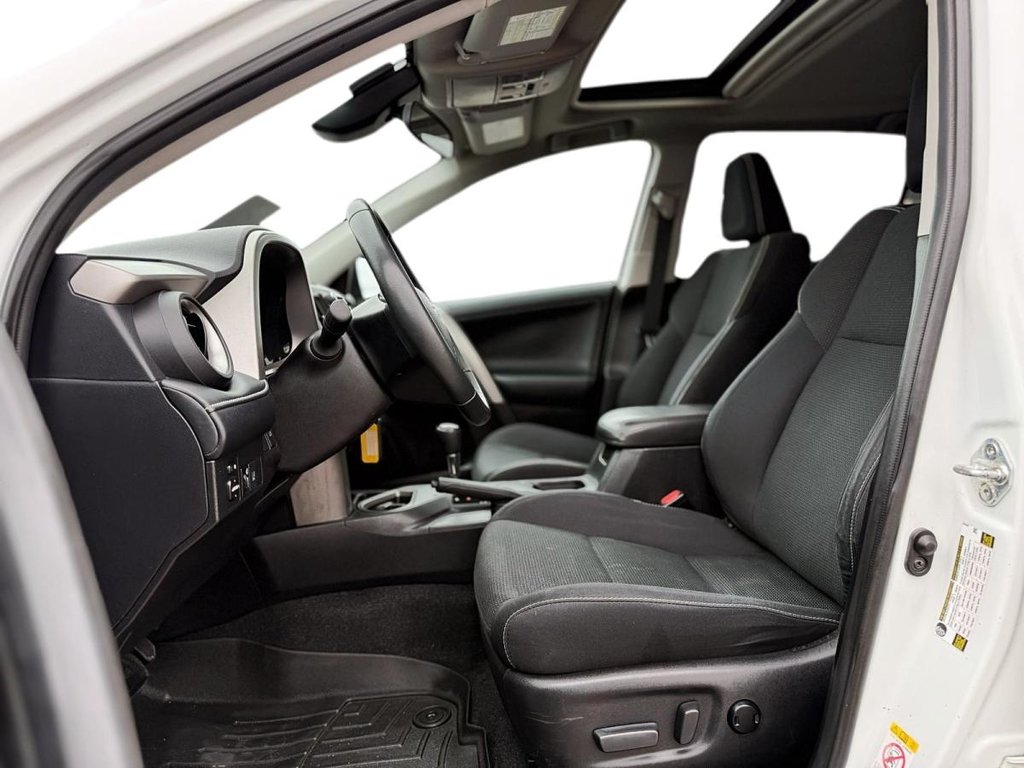 Toyota RAV4  2017 à Québec, Québec - 10 - w1024h768px