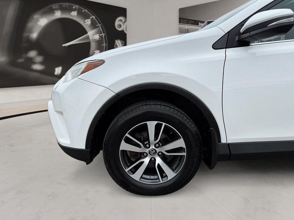 Toyota RAV4  2017 à Québec, Québec - 8 - w1024h768px