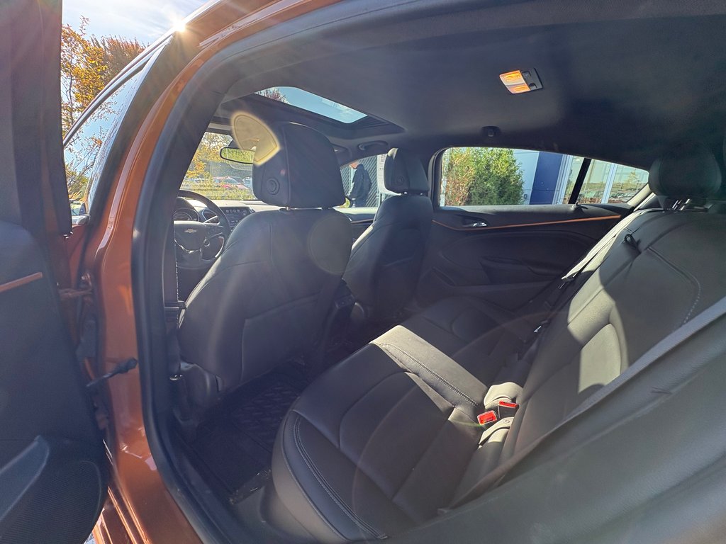 Chevrolet Cruze PREMIER, BANC CHAUFFANT, CAMÉRA DE RECUL 2017 à Charlemagne, Québec - 9 - w1024h768px