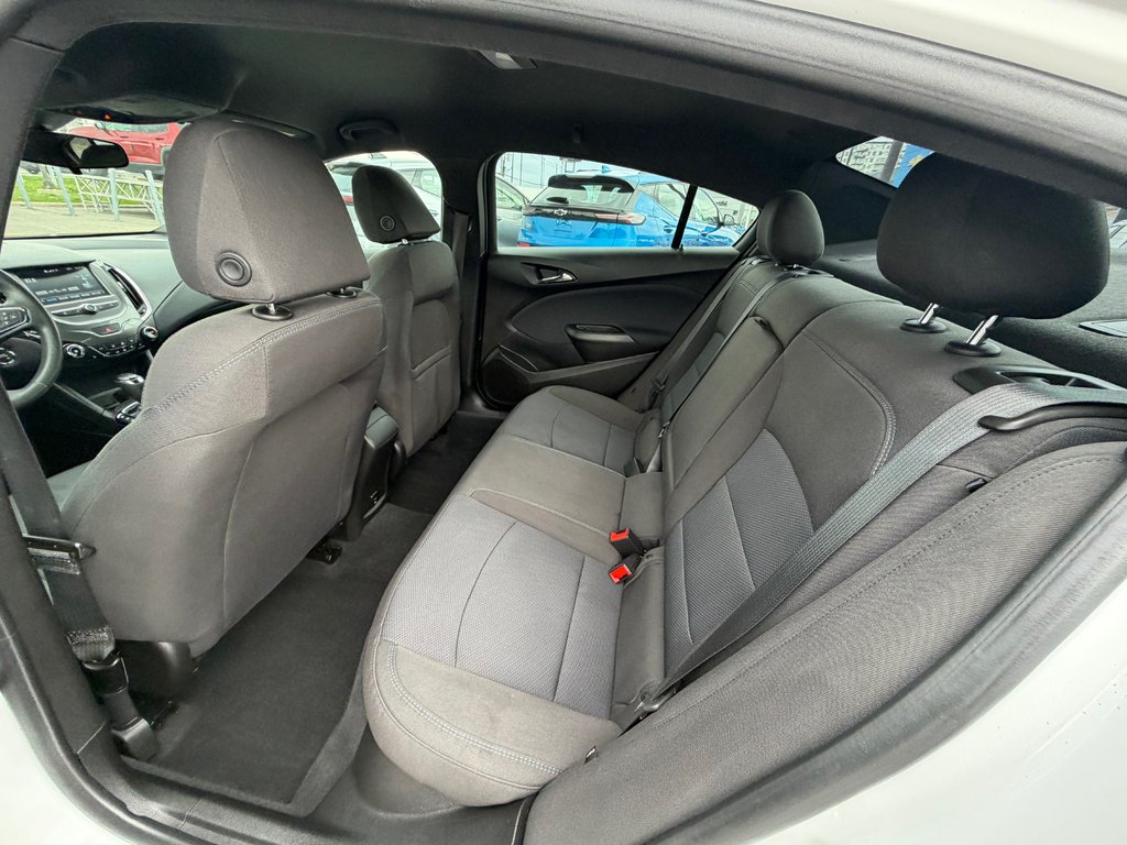 2018 Chevrolet Cruze LT in Saint-Jérôme, Quebec - 9 - w1024h768px