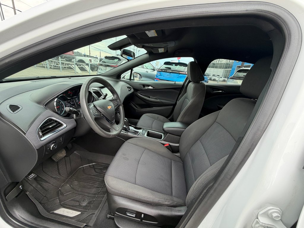 2018 Chevrolet Cruze LT in Saint-Jérôme, Quebec - 8 - w1024h768px