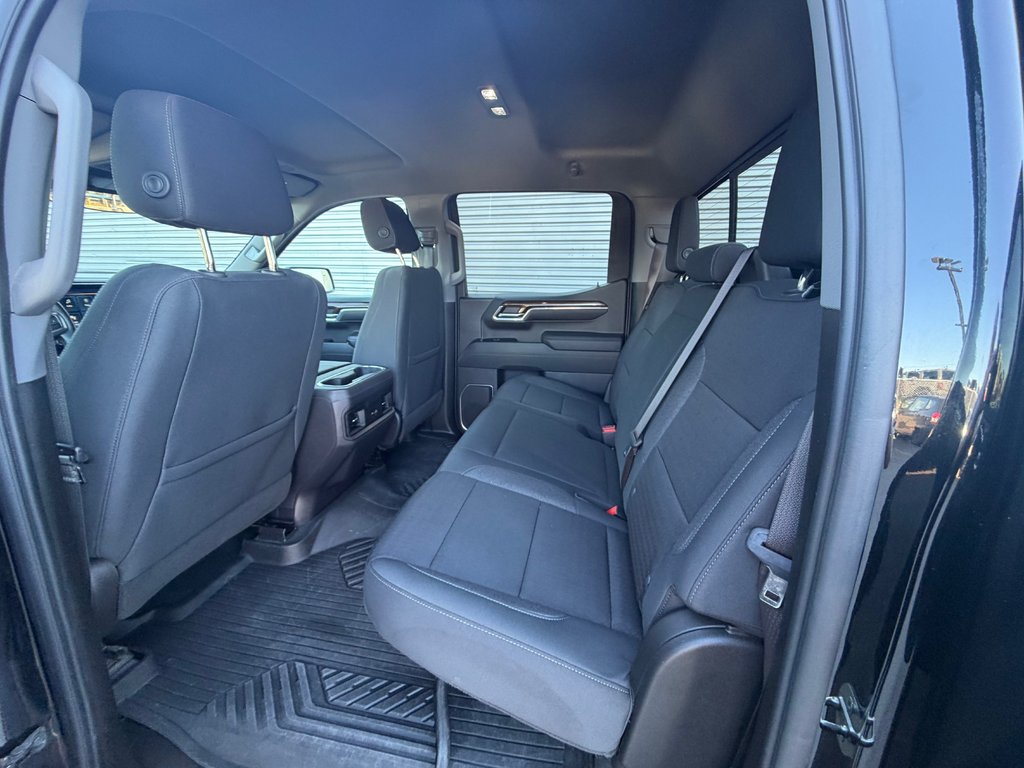 2023 Chevrolet Silverado 1500 4WD Crew Cab in Charlemagne, Quebec - 8 - w1024h768px