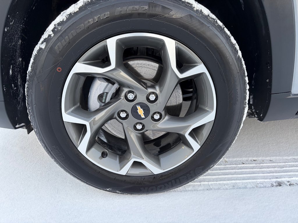 2025 Chevrolet Trax LT in Charlemagne, Quebec - 6 - w1024h768px