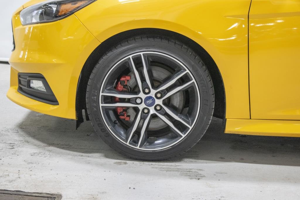 440 Chevrolet | 2016 Ford Focus ST cuir gps bancs recaro 20000km kit