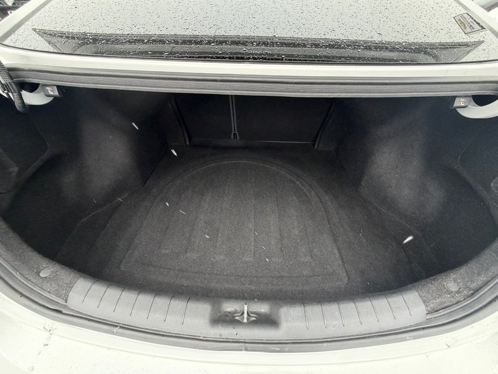 Hyundai Elantra Luxury 2020 à Charlemagne, Québec - 7 - w1024h768px