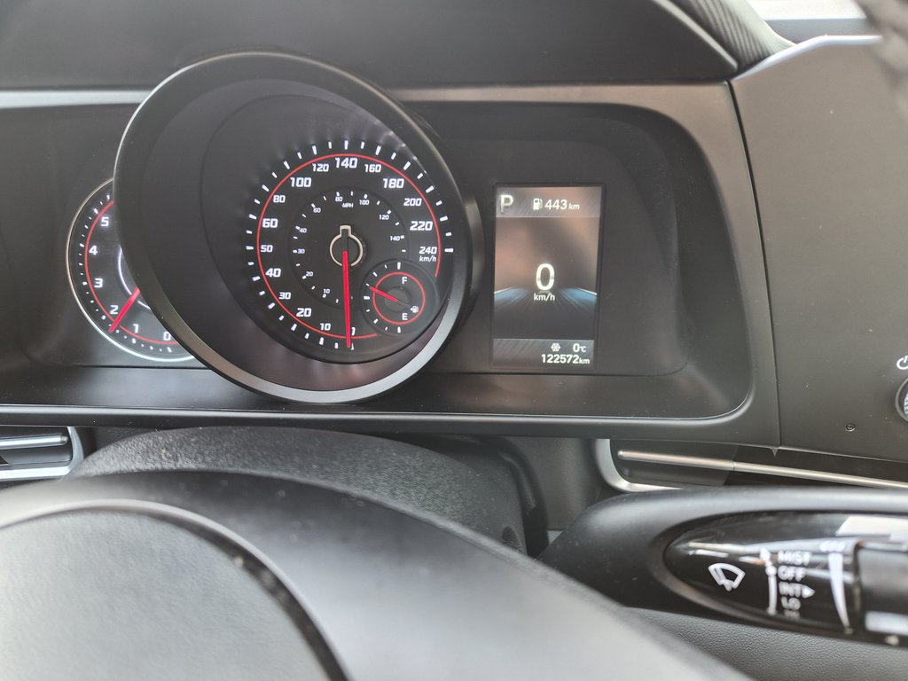 Hyundai Elantra Preferred 2023 à Charlemagne, Québec - 8 - w1024h768px