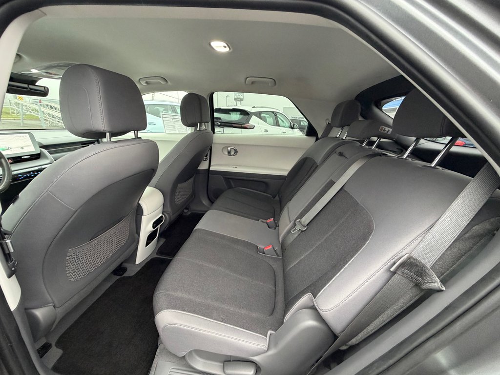 2022 Hyundai IONIQ 5 Preferred in Charlemagne, Quebec - 9 - w1024h768px