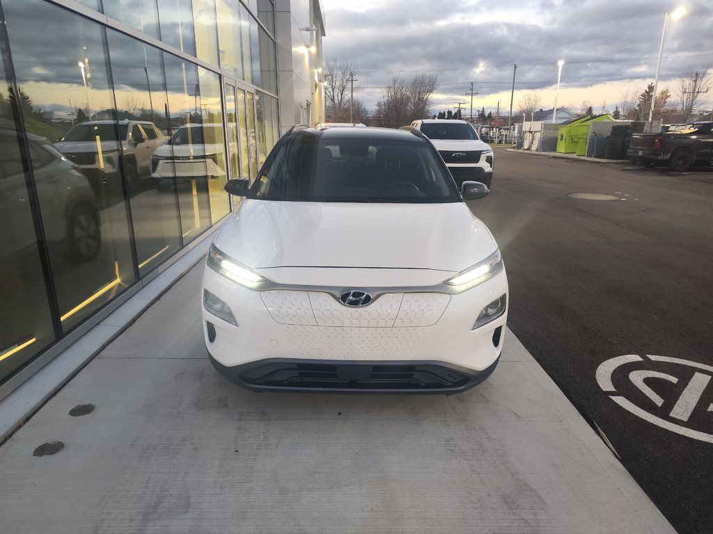 KONA ELECTRIC 2 ton , BLANC TOIT NOIR 2021 à Charlemagne, Québec - 2 - w1024h768px