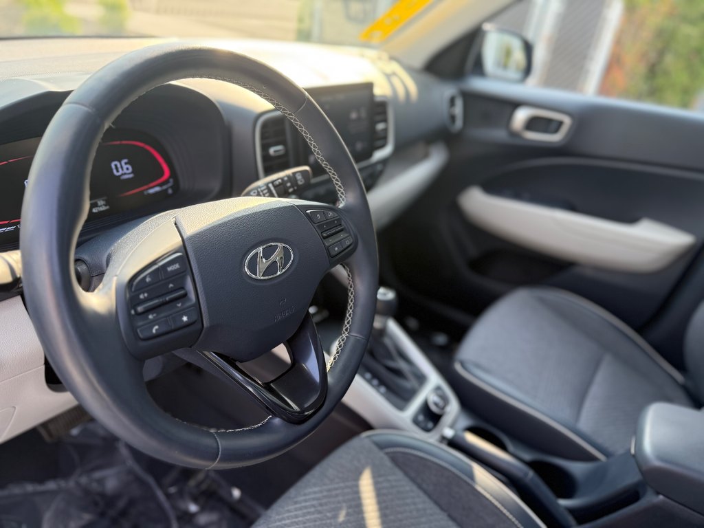 2023 Hyundai Venue ULTIMATE,CAMÉRA DE RECUL,BANC CHAUFFANT in Charlemagne, Quebec - 4 - w1024h768px