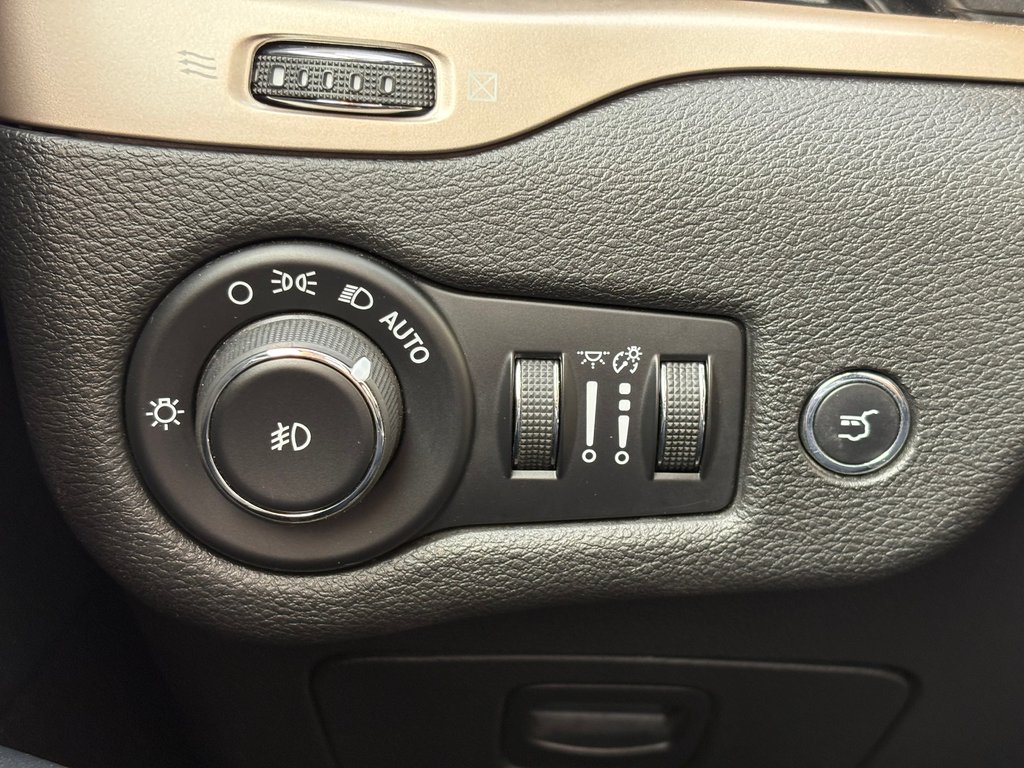 2016 Jeep Cherokee LIMITED, BANC CHAUFFANT, CAMÉRA DE RECUL in Charlemagne, Quebec - 25 - w1024h768px