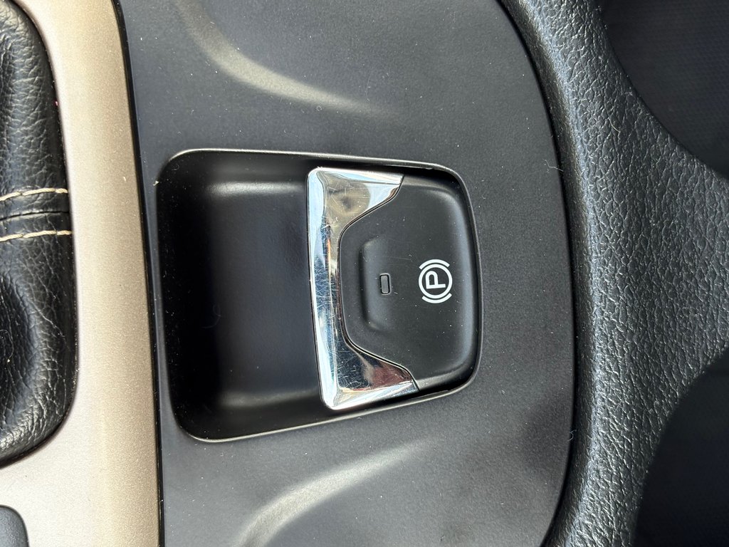 2016 Jeep Cherokee LIMITED, BANC CHAUFFANT, CAMÉRA DE RECUL in Charlemagne, Quebec - 15 - w1024h768px