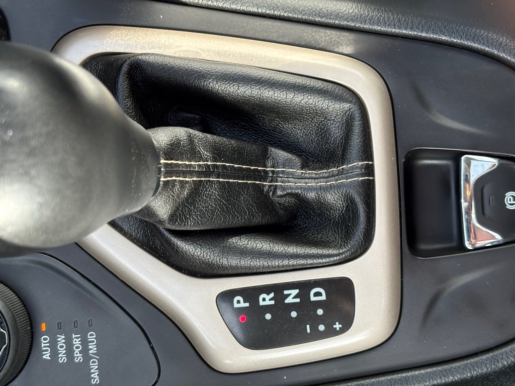 2016 Jeep Cherokee LIMITED, BANC CHAUFFANT, CAMÉRA DE RECUL in Charlemagne, Quebec - 16 - w1024h768px