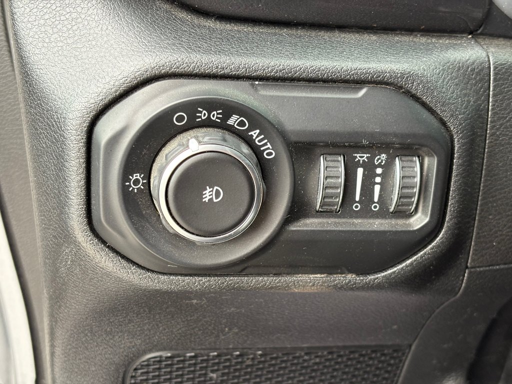 Jeep Wrangler Unlimited SPORT ALTITUDE, BANC CHAUFFANT, VOLANT CHAUFFANT 2020 à Charlemagne, Québec - 24 - w1024h768px