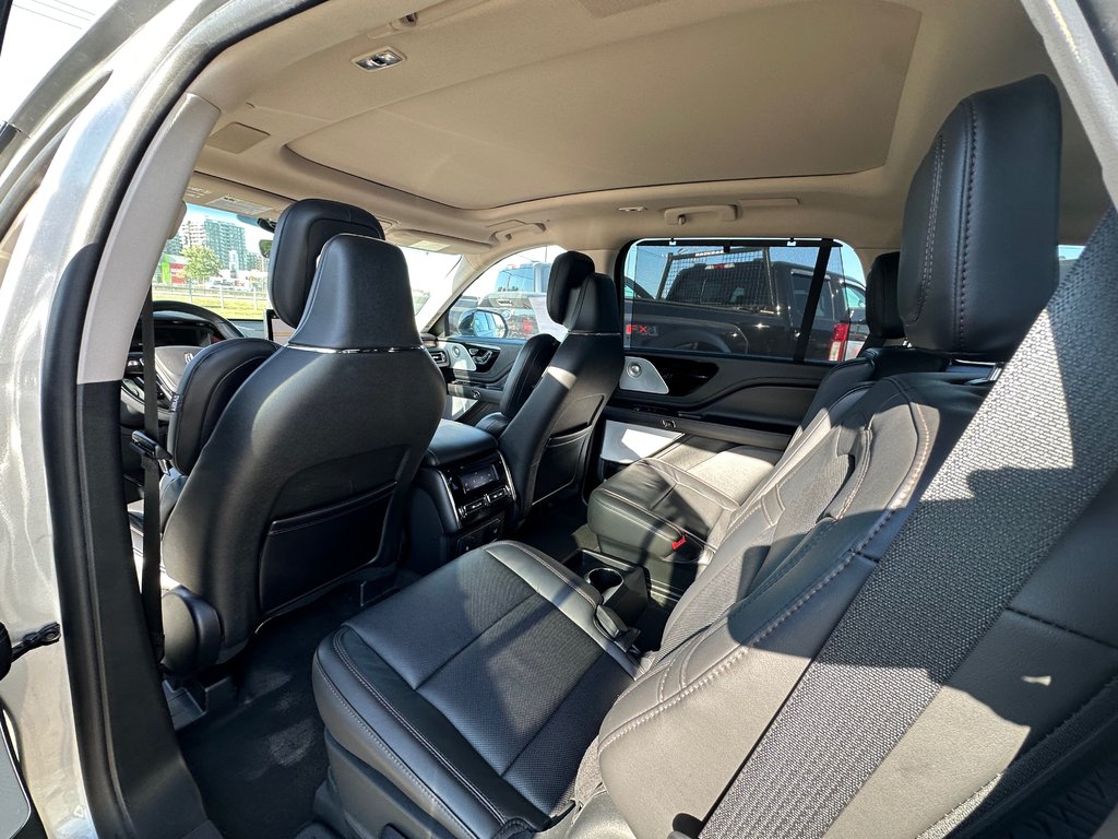 2023 Lincoln Aviator ULTRA in Charlemagne, Quebec - 10 - w1024h768px