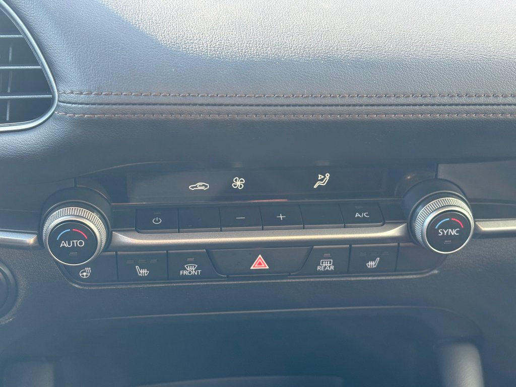 2023 Mazda 3 Sport GS, CAMÉRA DE RECUL, BANC CHAUFFANT in Charlemagne, Quebec - 19 - w1024h768px