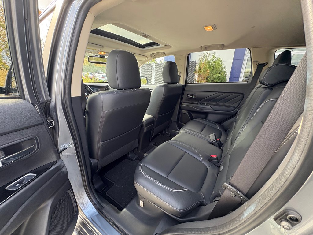 2018 Mitsubishi Outlander PHEV SE, BANC CHAUFFANT, CAMÉRA DE RECUL, TOIT OUVRANT in Charlemagne, Quebec - 9 - w1024h768px
