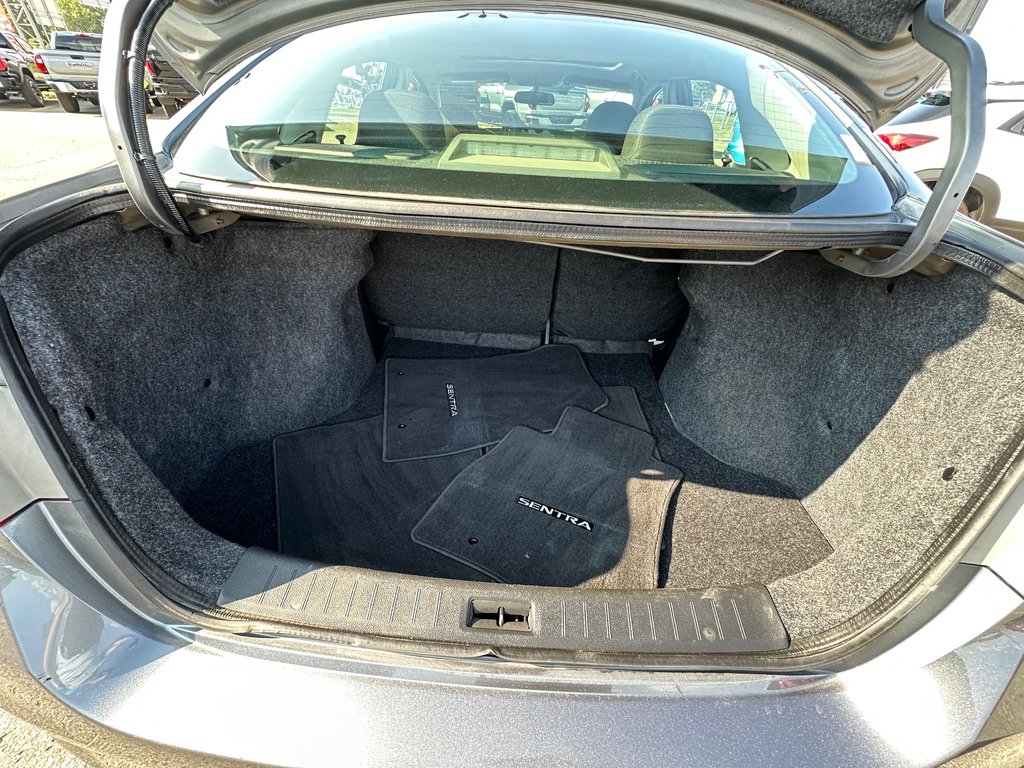 2017 Nissan Sentra SV in Charlemagne, Quebec - 7 - w1024h768px