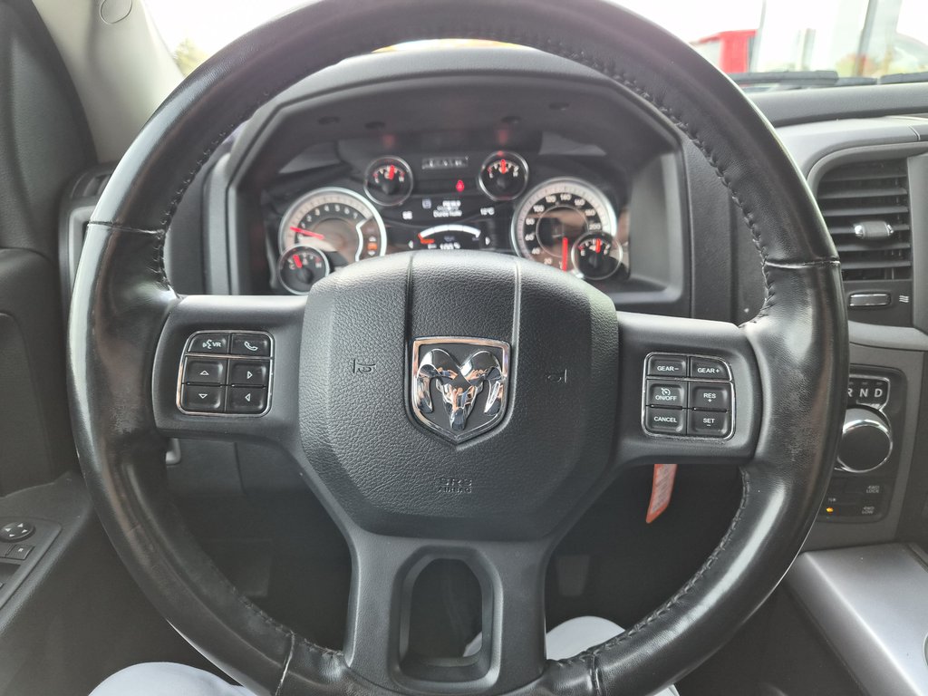 2022 Ram 1500 Classic Express in Charlemagne, Quebec - 8 - w1024h768px