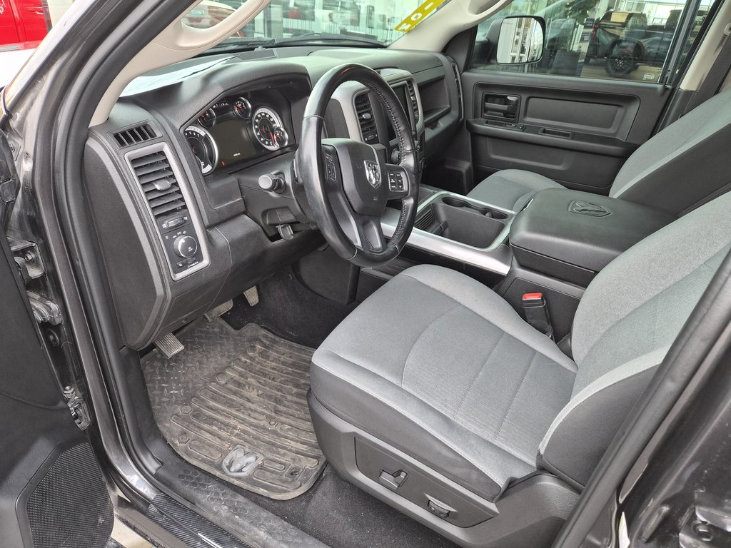 2022 Ram 1500 Classic Express in Charlemagne, Quebec - 6 - w1024h768px