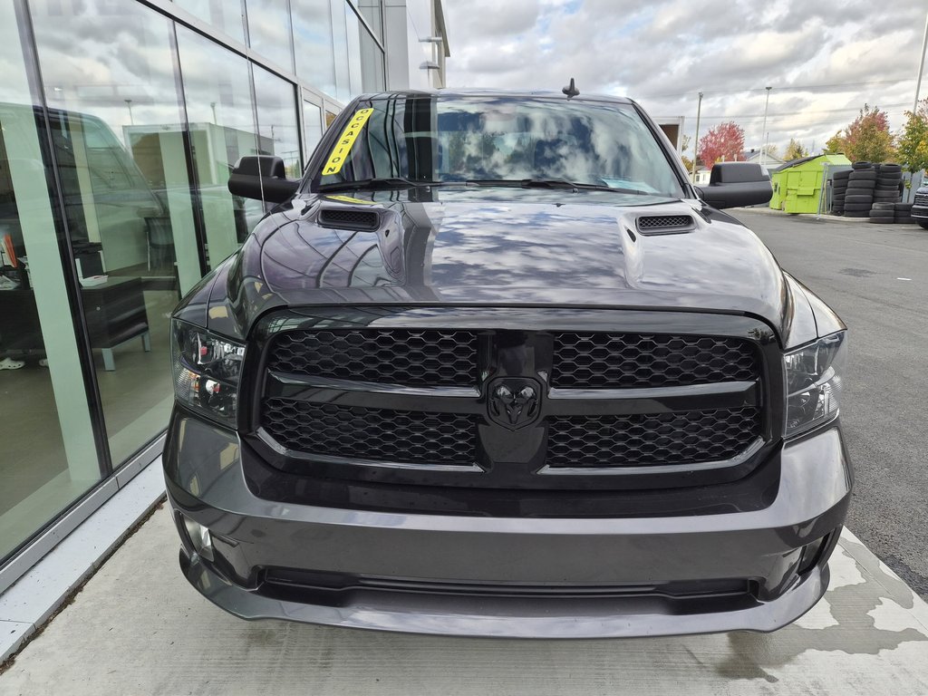 2022 Ram 1500 Classic Express in Charlemagne, Quebec - 2 - w1024h768px