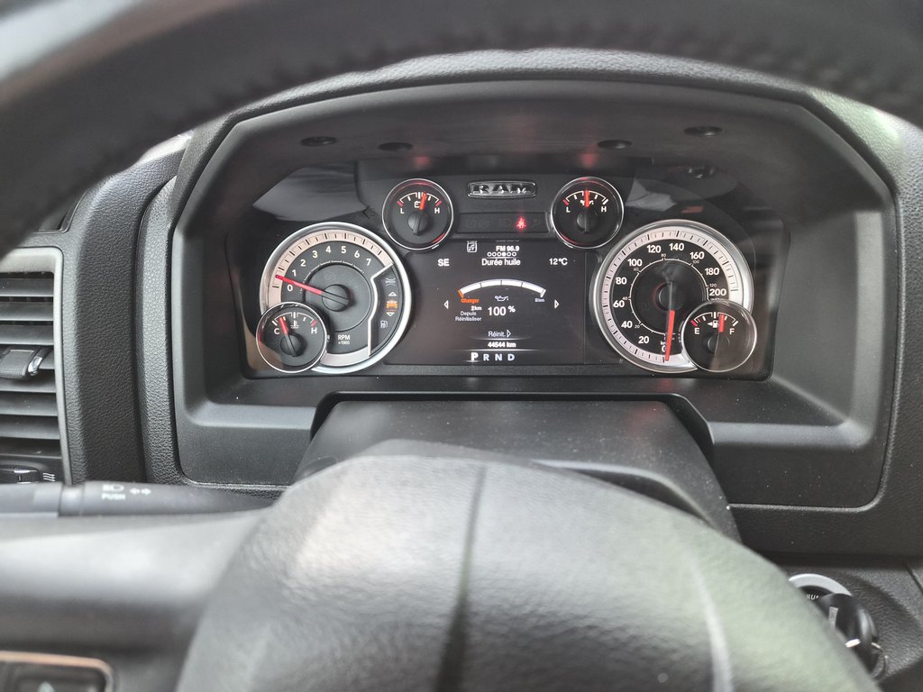 2022 Ram 1500 Classic Express in Charlemagne, Quebec - 9 - w1024h768px
