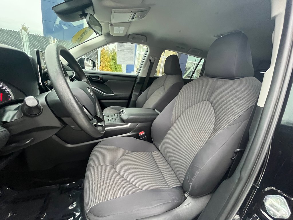 2020 Toyota Highlander LE,AWD,CAMÉRA DE RECUL,BANC CHAUFFANT in Charlemagne, Quebec - 5 - w1024h768px