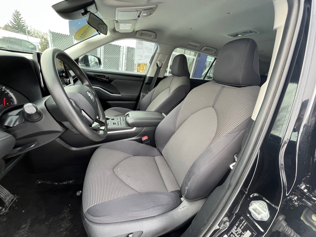 2020 Toyota Highlander LE,AWD,CAMÉRA DE RECUL,BANC CHAUFFANT in Charlemagne, Quebec - 5 - w1024h768px