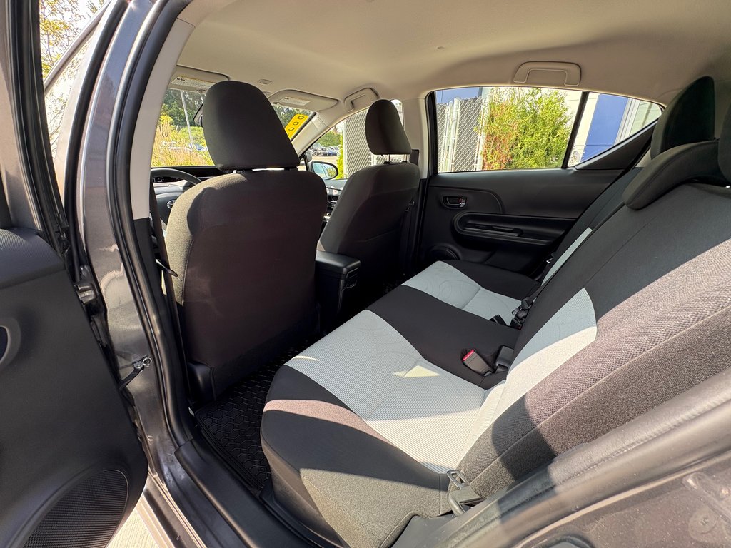 2017 Toyota Prius C TECHNOLOGY, CAMÉRA DE RECUL, BANC CHAUFFANT in Charlemagne, Quebec - 9 - w1024h768px