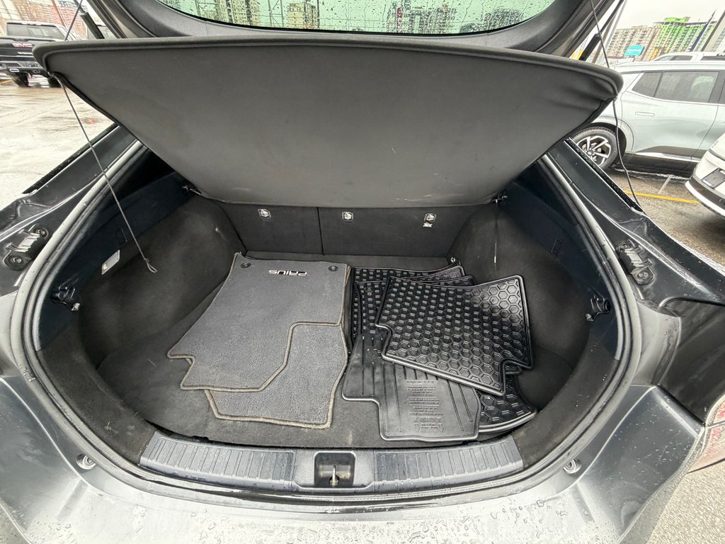 Toyota Prius HAYON 5 PORTES 2017 à Charlemagne, Québec - 6 - w1024h768px