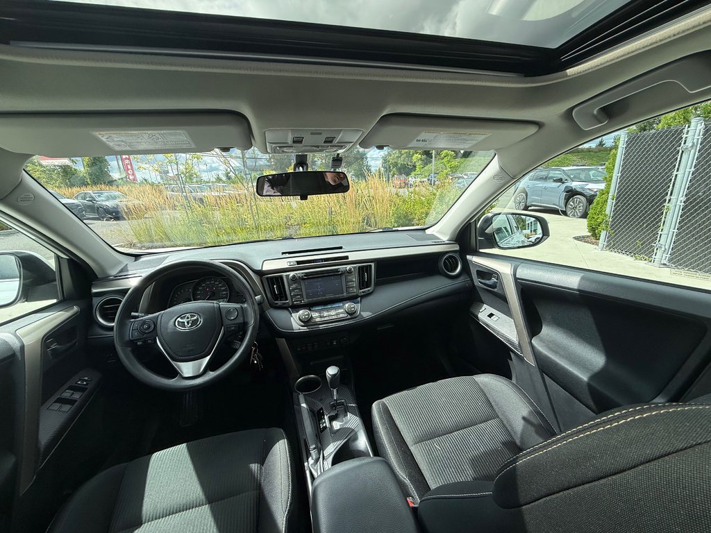 Toyota RAV4 XLE,AWD,CAMÉRA DE RECUL,BANC CHAUFFANT 2015 à Saint-Jérôme, Québec - 10 - w1024h768px