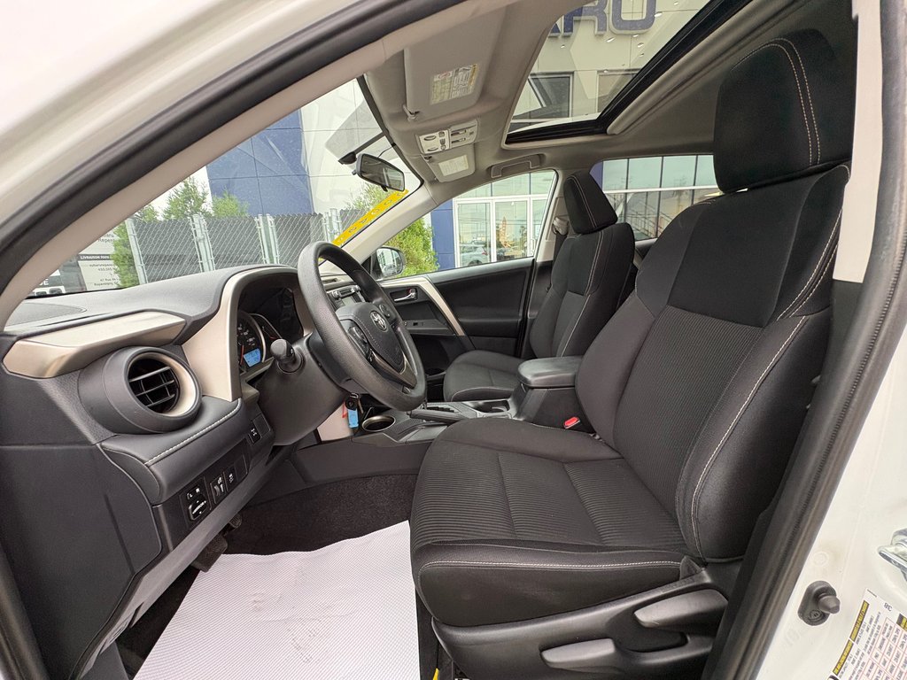 2015 Toyota RAV4 XLE,AWD,CAMÉRA DE RECUL,BANC CHAUFFANT in Saint-Jérôme, Quebec - 5 - w1024h768px