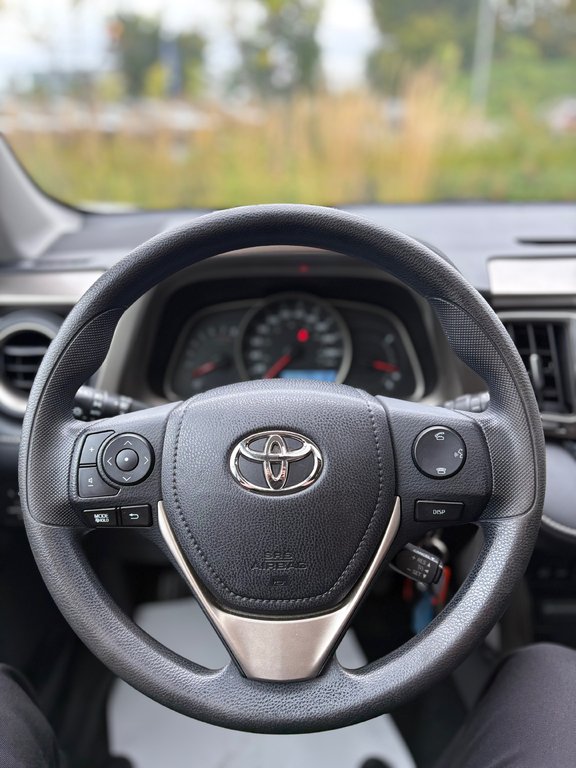 2015 Toyota RAV4 XLE,AWD,CAMÉRA DE RECUL,BANC CHAUFFANT in Saint-Jérôme, Quebec - 18 - w1024h768px