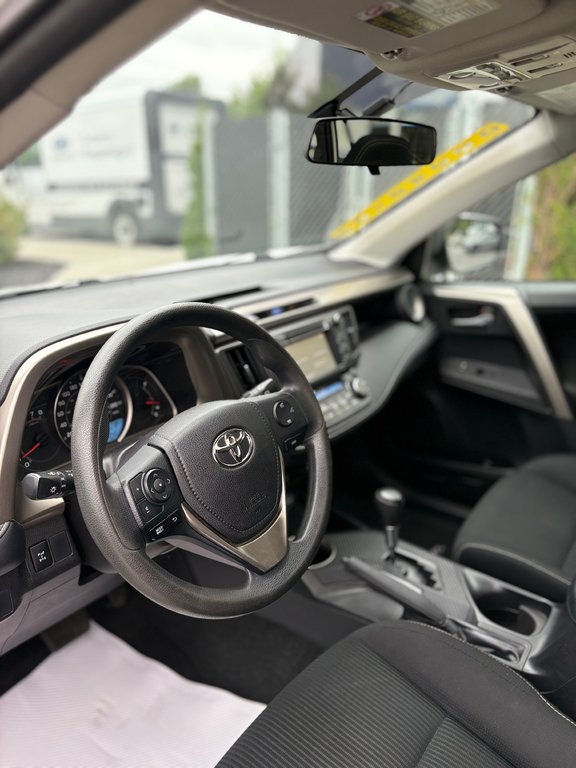 2015 Toyota RAV4 XLE,AWD,CAMÉRA DE RECUL,BANC CHAUFFANT in Saint-Jérôme, Quebec - 4 - w1024h768px