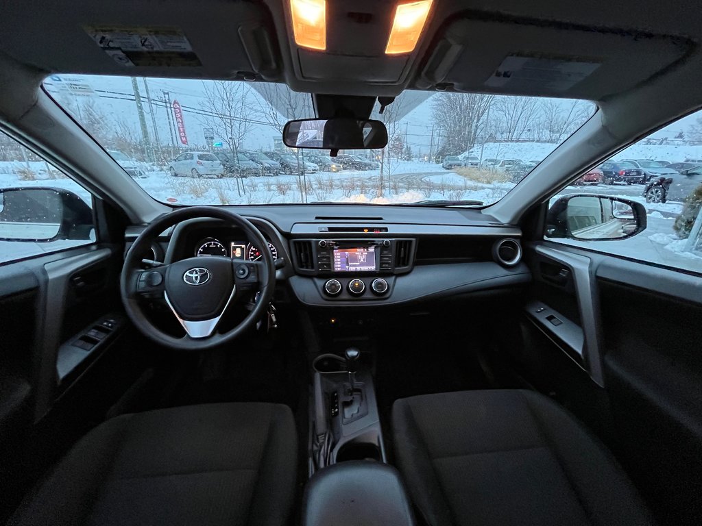 2018  RAV4 LE,AWD,CAMÉRA DE RECUL,BANC CHAUFFANT in Charlemagne, Quebec - 10 - w1024h768px