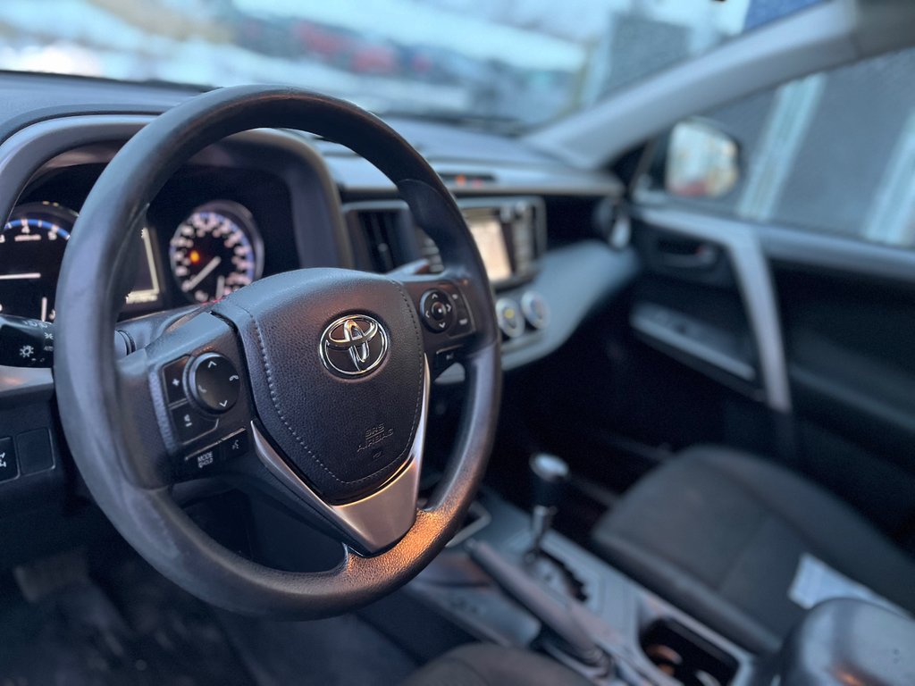 2018  RAV4 LE,AWD,CAMÉRA DE RECUL,BANC CHAUFFANT in Charlemagne, Quebec - 4 - w1024h768px