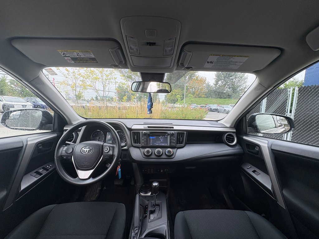 2018 Toyota RAV4 LE, CAMÉRA DE RECUL, BANC CHAUFFANT in Saint-Jérôme, Quebec - 10 - w1024h768px