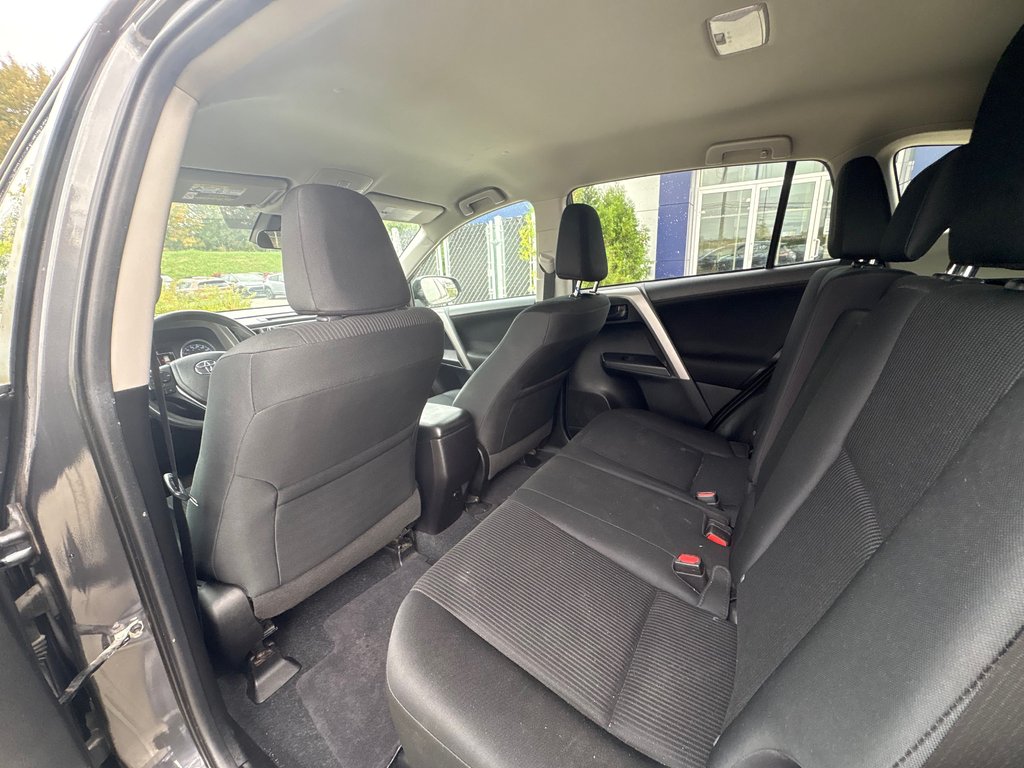 2018 Toyota RAV4 LE, CAMÉRA DE RECUL, BANC CHAUFFANT in Saint-Jérôme, Quebec - 9 - w1024h768px
