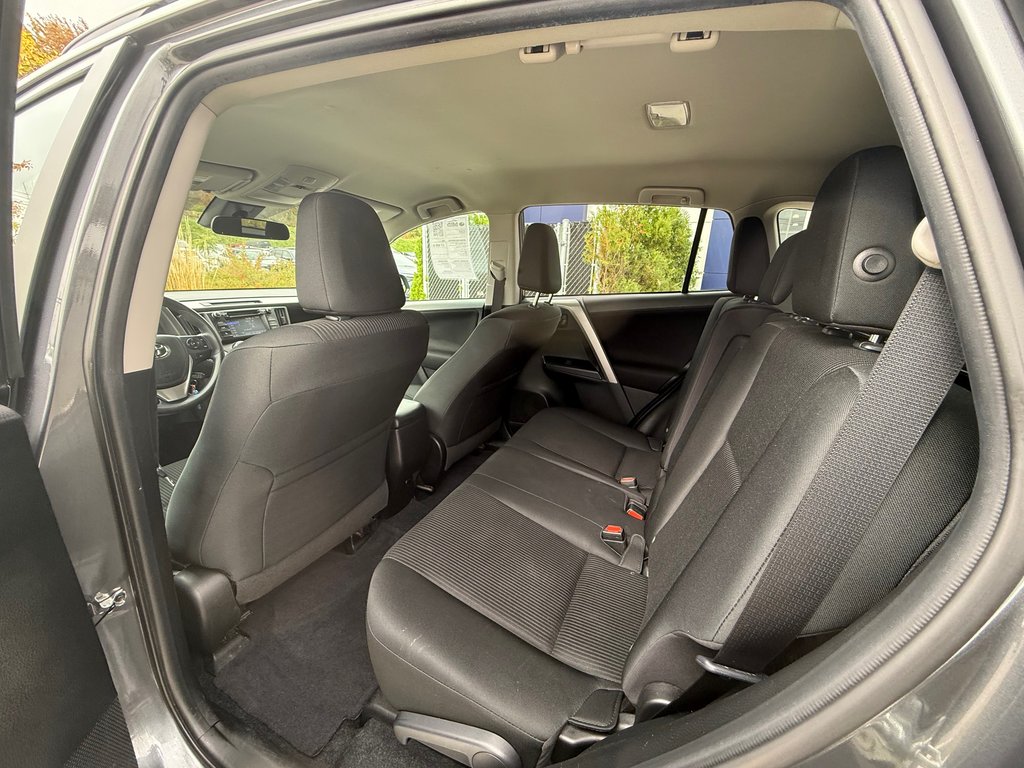 2018 Toyota RAV4 LE,CAMÉRA DE RECUL,BANC CHAUFFANT in Saint-Jérôme, Quebec - 9 - w1024h768px