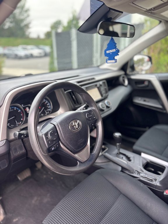 2018 Toyota RAV4 LE, CAMÉRA DE RECUL, BANC CHAUFFANT in Saint-Jérôme, Quebec - 4 - w1024h768px