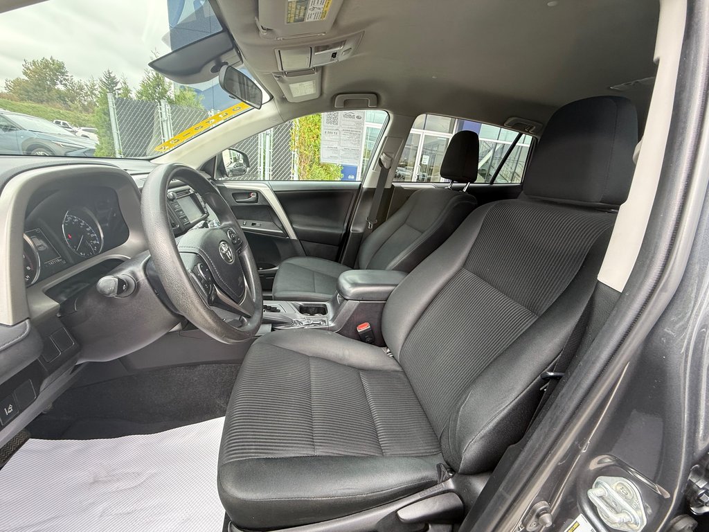 2018 Toyota RAV4 LE,CAMÉRA DE RECUL,BANC CHAUFFANT in Saint-Jérôme, Quebec - 5 - w1024h768px