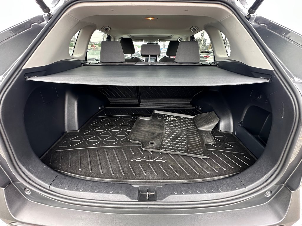2019 Toyota RAV4 XLE in Charlemagne, Quebec - 6 - w1024h768px